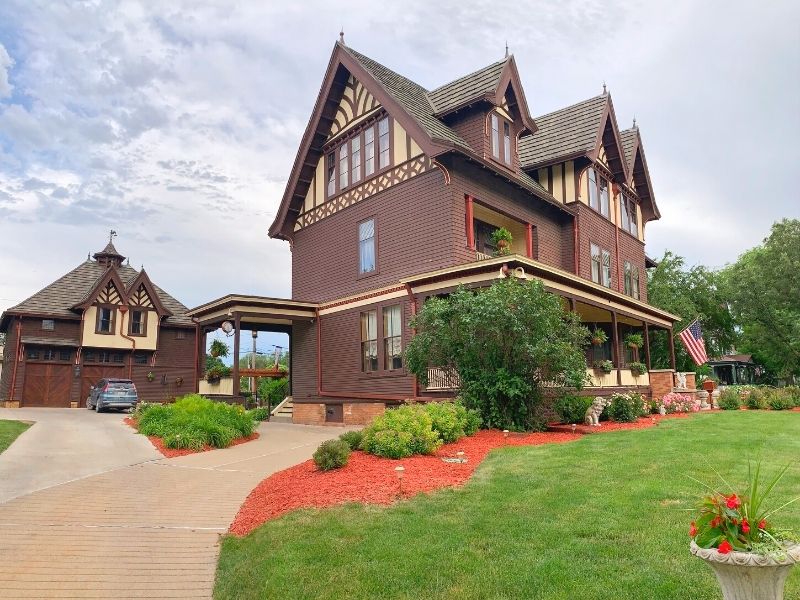 The Chocolate Mansion and carriage house in Sioux City 