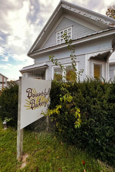 The exterior of Bountiful Bakery and a sign that reads "Bountiful" Bakery